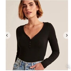 Abercrombie & Fitch V Neck Henley Bodysuit in Black Size Medium
